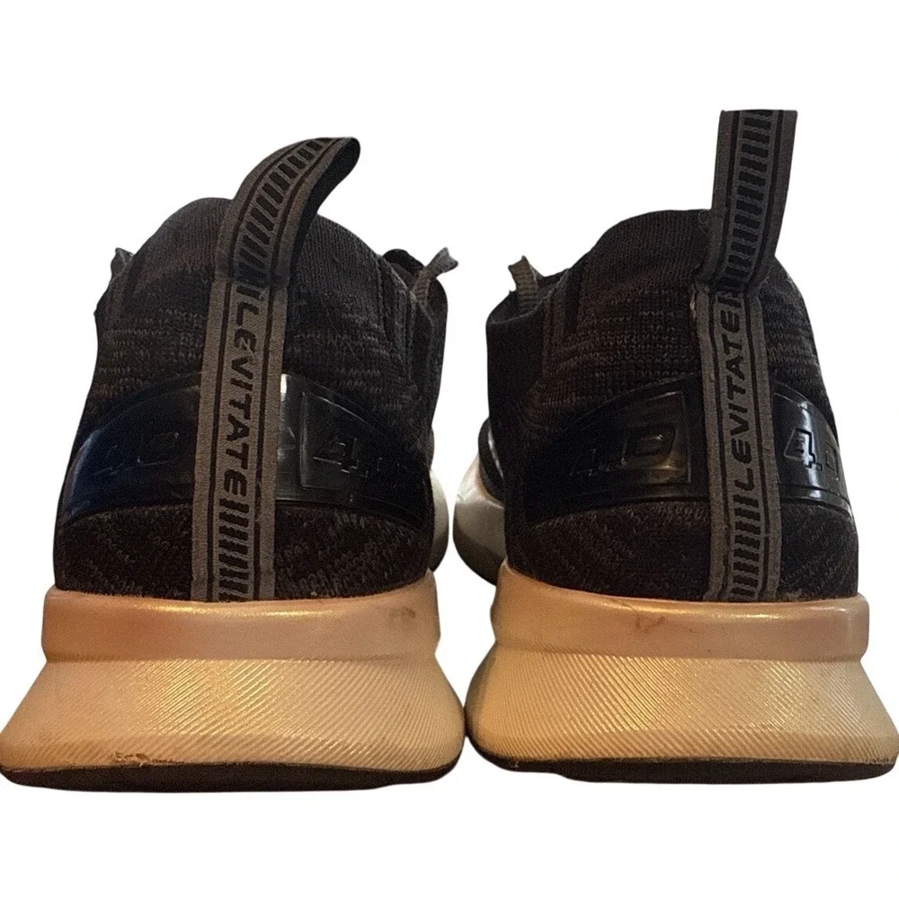 Brooks levitate women